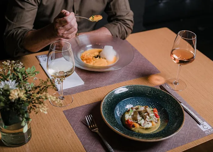 فندق 3 Sixty & نافبليو