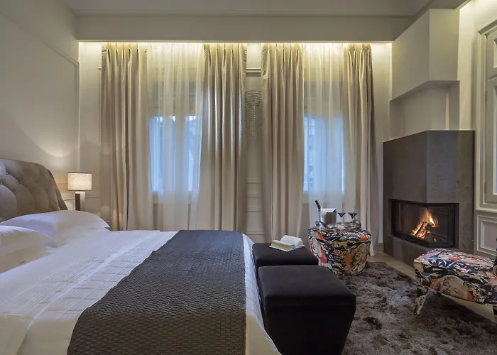 3 Sixty & فندق نافبليو