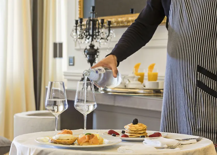 3 Sixty & فندق 4*